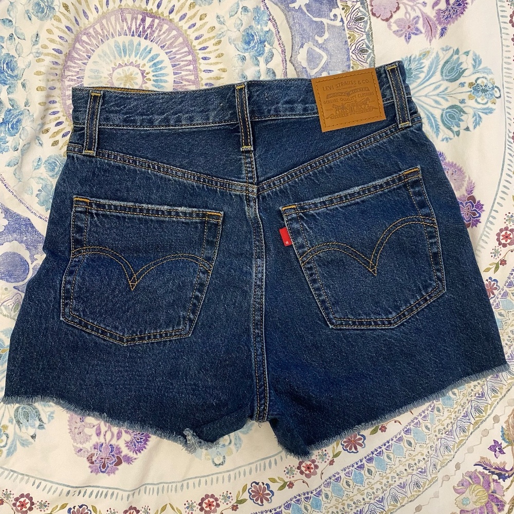 Levi's Ribcage Shorts - Picture 3 of 4